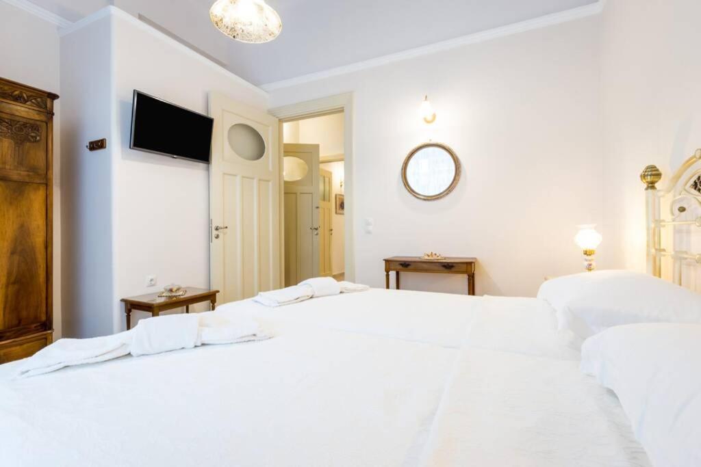 Neoclassical Apartment With 2 Bedrooms In Piræus Eksteriør billede