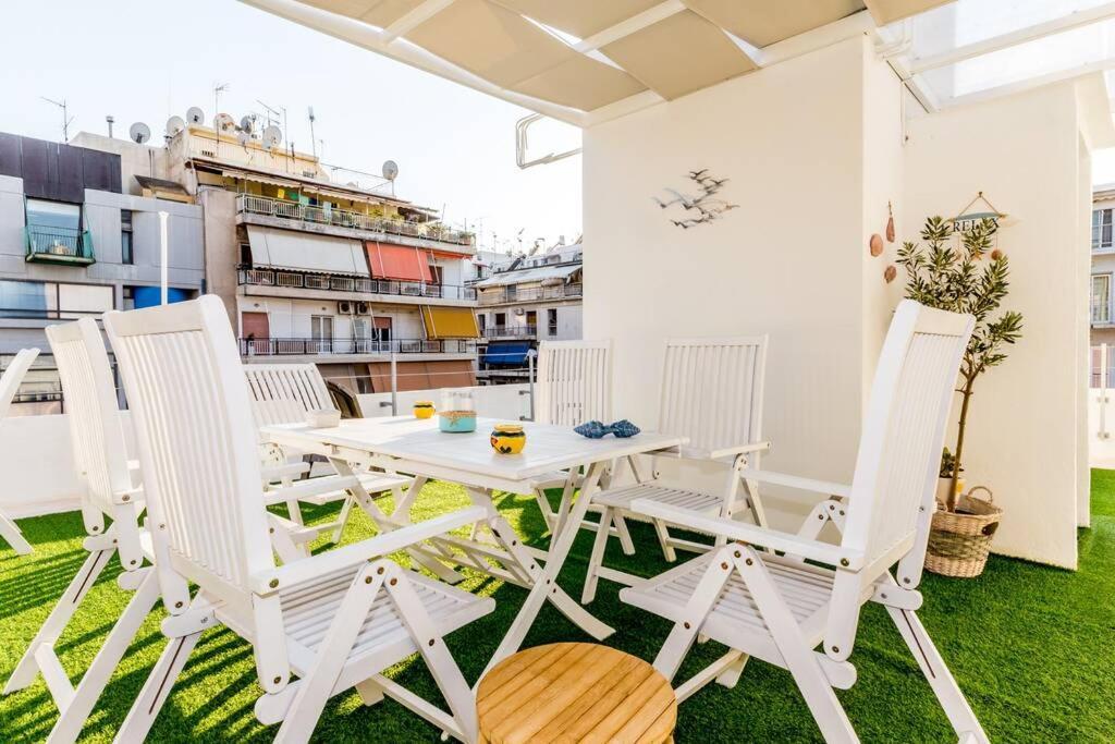 Neoclassical Apartment With 2 Bedrooms In Piræus Eksteriør billede